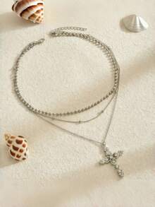 Colar Pingente de Cruz em Peça Única, Um Colar Pingente de Liga Distintivo com Diamantes Incrustados. É um Acessório de Luxo Leve, Nicho e Versátil, que Pode Ser Dado Como Presente a Parentes e Amigos e é Adequado para Uso Diário.