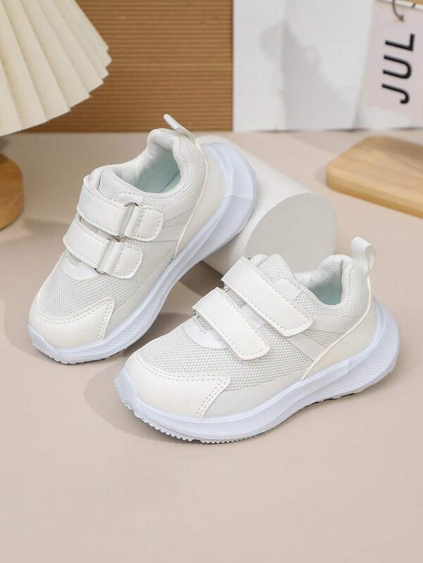 1 双男女通用 PU 钩环带轻质软底时尚经典学生休闲运动跑步鞋，适合秋季。