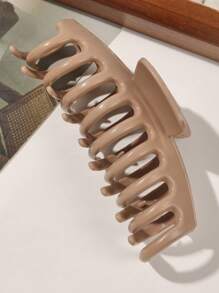 1pc Oversized Camel Shark Claw Hair Clip, Soft Rubber Material, Versatile All-Season Hair Accessory For Women, Shock-Absorbing & Protective Hair Accessories Fashion Claw Clips Ladies Hair Clamps Casual Hair Jaw Clip Autumn Accessories Fall Winter For Vacation Outfits Woman