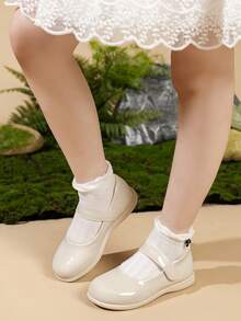 女童经典玛丽珍鞋 - 米色漆皮，蝴蝶结和钩扣设计，秋季返校季必备；黑色鞋；女童学生鞋；女童幼儿鞋；儿童女童鞋；女童鞋 - 米色 - 查看 5