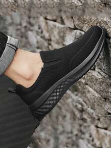 2025 Baskets légères et respirantes à enfiler pour hommes, chaussures de sport grande taille, mocassins décontractés pour un port quotidien