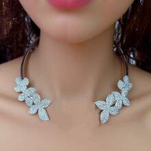 1pc Silver European And American New Flower Necklace For Women, High-Grade Rhinestone Necklace, Personalized And Versatile Accessories Necklace - Silver - View 2