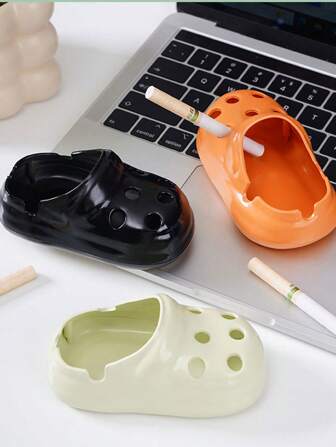 1pc Mini Hole Plastic Ashtray, Home Living Room Ashtray, Anti-Ash Cigarette Ashtray Decor