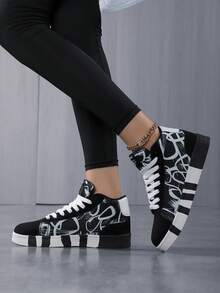 Women's Random Letter & Graffiti Print Rubber Sole High-Top Sneakers, Comfortable Daily Casual Street-Style Couple Sports Shoes - Black and White - View 5