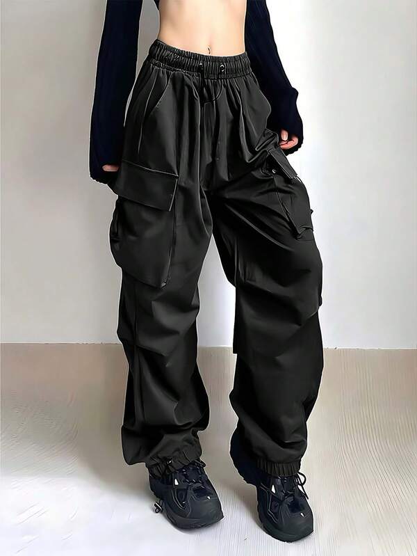 Pantalón largo cargo para dama, pantalones cargo jogger de alta elasticidad y pantalones casuales sólidos para mujer, estilo urbano con cintura alta y cordón ajustable, pierna ancha y bolsillos grandes, en color negro o gris, cómodos, elásticos y ligeros