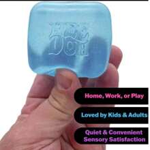 感官挤压立方体玩具 - 压力立方体渗出压力球是一种手持式桌面玩具，可随时减轻焦虑、课堂、户外、公司减压，非常适合桌面装饰、班级奖品、派对礼物和节日礼物！ - 彩色 - 查看 6