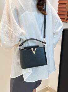 新款亮面牛皮石纹立体感网红包，时尚单肩斜挎包，V型水桶包，女士时尚包包 - 黑色 - 查看 4