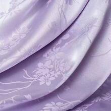 一块梅花图案的提花缎面料，质地柔软，深色提花面料，精致典雅，是DIY手工和缝纫的完美选择