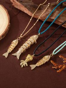 1件装时尚海洋系列精致金鱼和小鱼吊坠项链，镀18K金。不易氧化，夏季配饰，非常适合休闲佩戴、旅行、海滩郊游、情人节休闲装扮，适合海滩度假和日常佩戴。女士珠宝礼品 - 彩色 - 查看 4