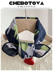 1条女士真丝围巾，小巧精致，碎花图案密集装饰，复古发带款式，适合搭配连衣裙