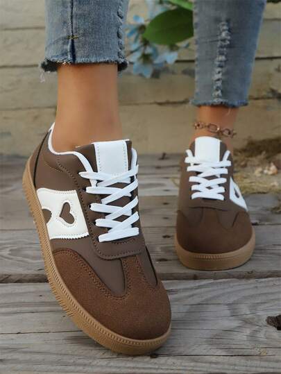 Plus Size Women's Casual Sneakers, Skateboard Shoes, Flat Bottom Comfortable Athletic Shoes, Versatile Commuting Shoes, Heart Decor