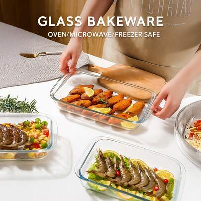 Eine rechteckige Glasauflaufform zum Backen, hitzebeständig, kältebeständig, mikrowellen-, spülmaschinen- und ofengeeignet, haushaltsübliche Glasform