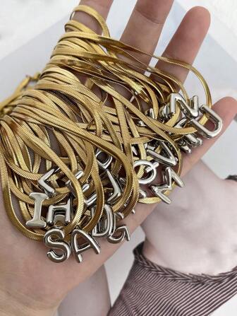 1 st. Jul Kreativ Modern Lyxig Elegant Enkel Titanstål Ormbenskedja 26 Bokstävers Halsband Dam Systrar Par Smycken Present, Lämplig För Alla Hjärtans Dag Vardag Dejter Fester Helgdagar Presentge Jul Semester Klädsel (Bokstäverna är avtagbara för DIY-styling med flera bäralternativ.)