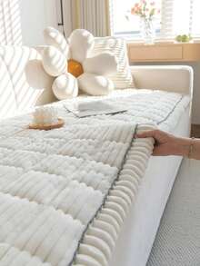 1件米色毛绒沙发套，温暖柔软，可作毯子或沙发套使用，四季皆宜，可机洗和手洗，防尘防污，是保护宠物家具的理想之选，适合日常使用、秋季装饰、房间装饰、开学季，适用于2/3/4座客厅沙发（多种尺寸可选）。 - 米色 - 查看 7