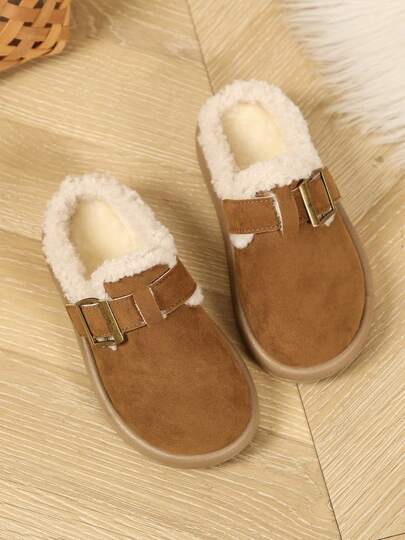 “2026秋冬必备棕色男女童拖鞋，适合3-12岁儿童：毛绒外领+复古铜扣麂皮+保暖防滑恒温短绒，哑光拖鞋，厚底平底侘寂休闲风儿童毛绒拖鞋，圣诞节/家庭/上学！”
