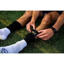 ¡RecomendadoTekkerz - Manga de pierna de más de 20 variaciones de color compatible con calcetines de agarre para fútbol, fútbol, hockey, rugby calcetines deportivos¡Top de Temporada - Rosa - Ver 4