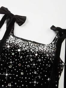 Astony One 性感黑色丝绒迷你连衣裙，饰有闪亮水钻蝴蝶结肩带 | 简约短款晚礼服，适合生日、单身派对、舞会、约会之夜、夜店、外出等各种场合 - 黑色 - 查看 4