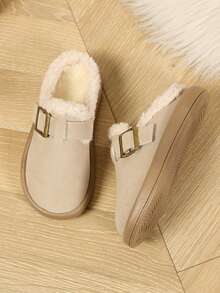 “2026秋冬必备米色男女童拖鞋，适合3-12岁儿童：毛绒外翻领+复古铜扣仿麂皮+恒温短绒，保暖防滑，穆勒拖鞋，厚底平底侘寂休闲风儿童毛绒拖鞋，圣诞节/居家/上学！”