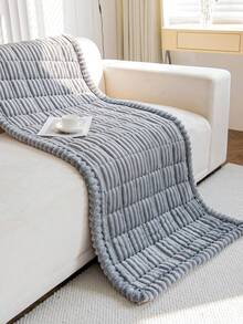 1件柔软毛绒沙发套，浅灰色，温暖舒适，可作毯子或披毯使用，四季皆宜，可机洗和手洗，防尘防污，是宠物家具的理想保护套，非常适合日常使用、秋季装饰、房间装饰、返校季，适用于2/3/4座沙发（多种尺寸可选）。 - 淺灰色 - 查看 6
