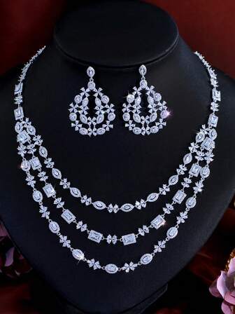 一套优雅的婚礼立方氧化锆多层项链和耳环，花朵设计，镀银新娘配饰，适合新娘、伴娘、订婚、宴会、派对等场合佩戴，也是一份精美的礼物。