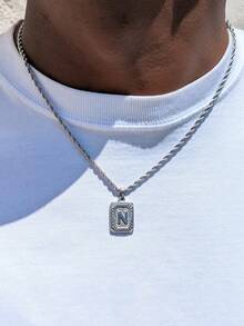 1pc Fashion Punk Geometric Pattern Titanium Steel 26 Initial Letter Men's Necklace, Surname/Name Pendant, Suitable For Daily Wear And Boyfriend Birthday Gift