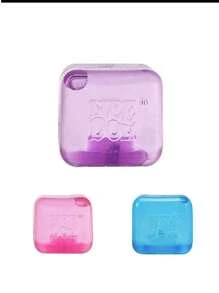 感官挤压立方体玩具 - 压力立方体渗出压力球是一种手持式桌面玩具，可随时减轻焦虑、课堂、户外、公司减压，非常适合桌面装饰、班级奖品、派对礼物和节日礼物！ - 彩色 - 查看 4