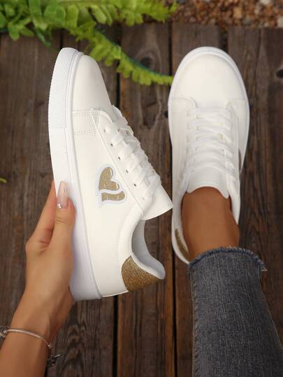 1 par damer med snörning och hjärtmönster, låga PU-skor för utomhusbruk, skateboard