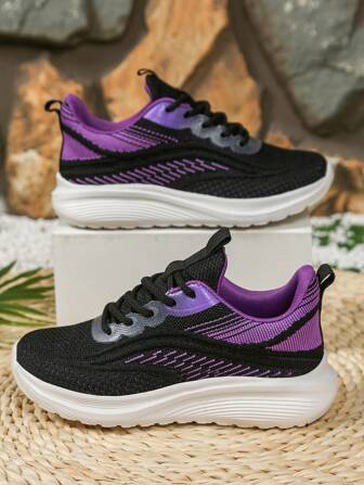 1 双经典男童运动鞋，时尚简约纯色女童运动鞋，舒适防滑耐用轻便跑鞋，钩环易于穿着，模压贴合稳定脚型，简约风格跑鞋适合日常穿着