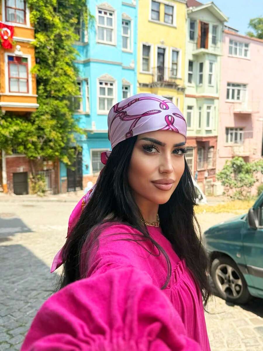 1 Khăn vuông satin họa tiết xích màu hồng nhạt dành cho nữ, Khăn trùm đầu bandana thời trang khi đi chơi ngoài trời - Dây chuyền màu hồng - Xem 1