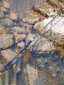 SOUGAYILANG Baitcasting 全套钓鱼套装：碳纤维两节鱼竿和 8+1 轴承渔线轮 | 8 公斤（17.8 磅）拖拽力 | 全套装备包括鱼线、拟饵、鱼饵和配件 | 颜色/款式可能有所不同 - 紫色 - 查看 8