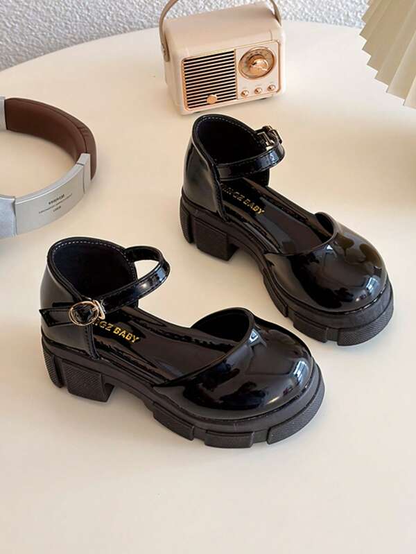 Un par de zapatos redondos de cuero brillante con decoración de botones antideslizantes para niñas (zapatos de tacón grueso), con un estilo de moda, son adecuados para salidas de fin de semana y actividades en el campus
