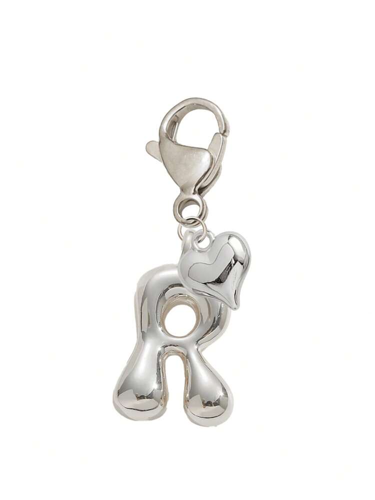 银色字母吊坠搭配银色爱心挂饰，适合装饰包包/手机，可爱百搭，可作钥匙扣、情侣包包配饰、钱包和手提包装饰。闪亮合金包包/背包吊坠——生日和特殊场合的完美礼物，送给朋友和粉丝的最佳礼物，生日礼物、返校礼物、教师节礼物。 - 銀色 - 查看 14