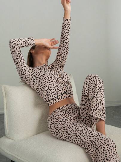 Conjunto de ropa de dormir con estampado de leopardo elegante y sexy para mujeres, ropa de estar en casa informal adecuada para uso al aire libre, ropa de primavera/otoño