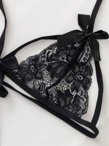 一套性感蕾丝内衣，采用非开裆和不可拆卸设计，今晚与您的伴侣点燃浪漫，狂欢，坏蛋造型