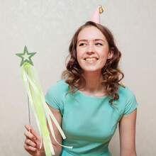 Silber 33 cm (ca. 13 Zoll) Sternenzauber-Stab, Engel-Stab, Prinzessinnen-Stab, Feenzauber-Stab, versilberter Stab, silberner Sternenzauber-Stab, geeignet für Weihnachten, Thanksgiving und Festivalaufführungen