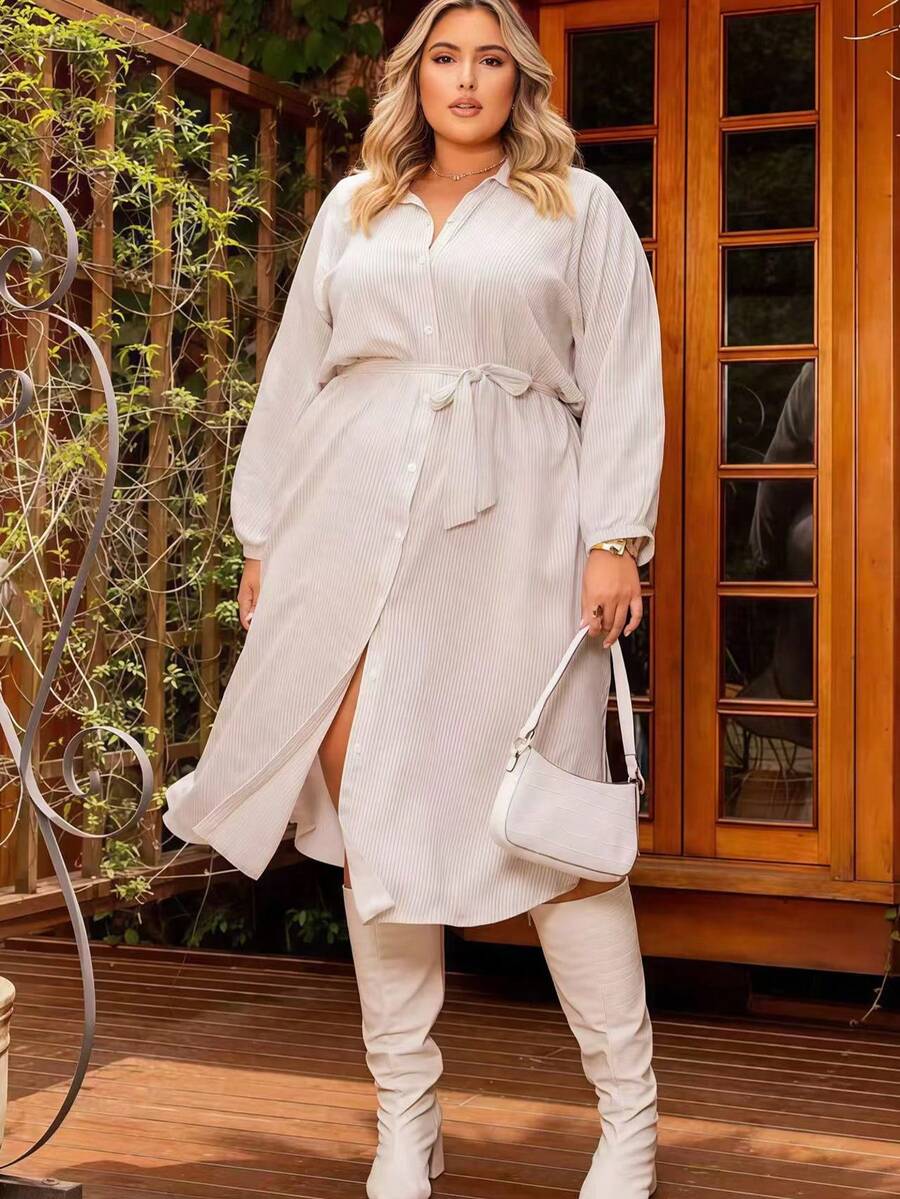 Große Größen Gestreiftes Hemdkleid aus gewebtem Stoff mit Twist-Taille und Knopfleiste für Damen