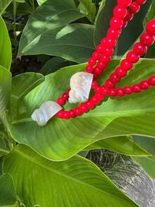1pc Red Seashell Beaded Necklace, Elegant Sexy Glossy Pearl Jewelry Gift For Women, Party Accessory, Suitable For All Year Round, Special Occasion Jewelry, High Quality Pearl Strand, Romantic Gift