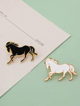 1 pièce Cadeau littéraire : Broche emblème de cheval de rêve Cheval blanc chanceux Sac à bandoulière cheval noir Pendentif convenant pour vêtements, chemises, cravates, cols de costume, vestes, accessoires de sac à dos