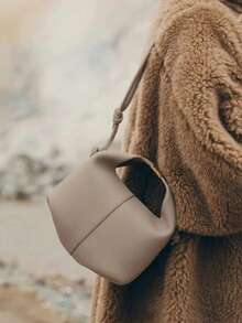 新款女士云褶午餐包，大容量，多功能便当盒包，小众设计，斜挎包，通勤手提包，时尚单肩包，托特包