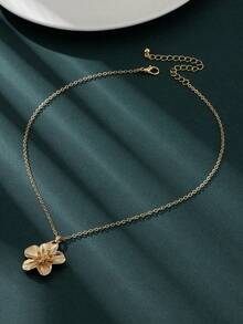 Gold 3D Floral Pendant Necklace - Textured Petals, Festival & Party Statement Jewelry, Euro-American Minimalist Style - 金色 - 查看 3