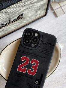 Funda de teléfono de baloncesto con letra 23, tacto de piel mate, impresión personalizada de letra y número, funda de teléfono de piel sintética negra de tacto suave, funda protectora de teléfono, compatible con iPhone 17 Pro Max, 13/14/15/16/16 Plus/16 Pro Max