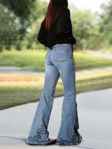 Women's Elegant Mid-Length Stretch Denim Pants, Light Blue In Color. The Pants Are Of A Solid Color Design, With Pockets, Long In Length, With A Button Closure Design. The Style Is Fashionable And Versatile, Suitable For All Seasons, And The Design Is Durable. - 淺藍色 - 查看 2