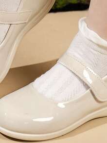 女童经典玛丽珍鞋 - 米色漆皮，蝴蝶结和钩扣设计，秋季返校季必备；黑色鞋；女童学生鞋；女童幼儿鞋；儿童女童鞋；女童鞋 - 米色 - 查看 6