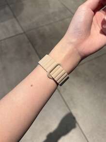 1pc Unisex Silicone Magnetic Watch Band, Compatible With Apple Watch 42mm, 38mm, 40mm, 41mm, 44mm, 45mm, 46mm, 49mm, Fashionable Smart Watch Replacement Strap, Suitable For Ultra2, Ultra SE2, SE 11, 10, 9, 8, 7, 6, 5, 4, 3, 2, 1 Series, Can Be Used As Student Back-To-School Gift