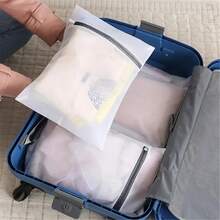 1/4/8个装大号网状洗衣袋，超大容量，经久耐用。采用蜂窝网状设计，透气性极佳，快速晾干。非常适合清洗大件衣物、床上用品、毛巾、被子以及内衣、胸罩、贴身衣物、袜子、泳衣等精致衣物；加固缝线和拉链保护设计，经久耐用；保持衣物整齐有序，保护衣物面料和五金配件，适用于标准洗衣机；是居家、宿舍和旅行洗衣的理想之选。 - 彩色 - 查看 8