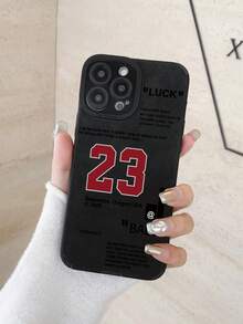Funda de teléfono de baloncesto con letra 23, tacto de piel mate, impresión personalizada de letra y número, funda de teléfono de piel sintética negra de tacto suave, funda protectora de teléfono, compatible con iPhone 17 Pro Max, 13/14/15/16/16 Plus/16 Pro Max