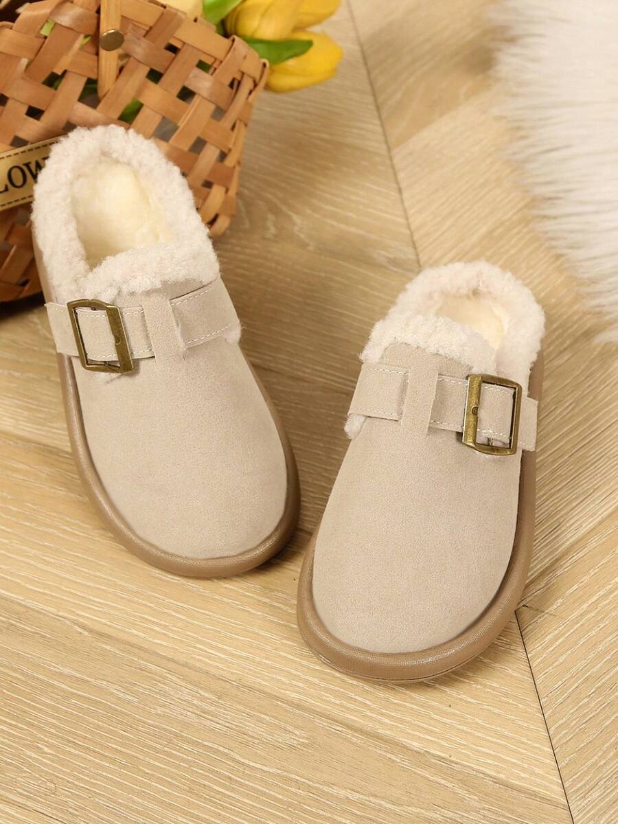 “2026秋冬必备米色男女童拖鞋，适合3-12岁儿童：毛绒外翻领+复古铜扣仿麂皮+恒温短绒，保暖防滑，穆勒拖鞋，厚底平底侘寂休闲风儿童毛绒拖鞋，圣诞节/居家/上学！”