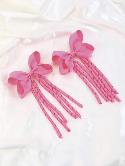 2个粉色流苏蝴蝶结发夹，适合女孩在开学第一天佩戴，作为时尚发饰。