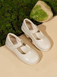 女童经典玛丽珍鞋 - 米色漆皮，蝴蝶结和钩扣设计，秋季返校季必备；黑色鞋；女童学生鞋；女童幼儿鞋；儿童女童鞋；女童鞋 - 米色 - 查看 2