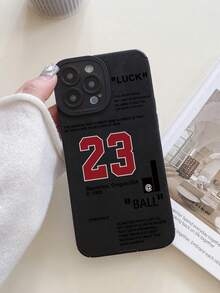 Funda de teléfono de baloncesto con letra 23, tacto de piel mate, impresión personalizada de letra y número, funda de teléfono de piel sintética negra de tacto suave, funda protectora de teléfono, compatible con iPhone 17 Pro Max, 13/14/15/16/16 Plus/16 Pro Max
